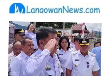Gubernur Sulut Yulius Selvanus Tabur Bunga di Makam Kakek Buyut Presiden Prabowo di Langowan