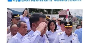 Gubernur Sulut Yulius Selvanus Tabur Bunga di Makam Kakek Buyut Presiden Prabowo di Langowan