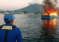 Reaksi Cepat Ditpolairud Polda Sulut Jinakkan Api di KM Maranatha 04, di Selat Lembeh