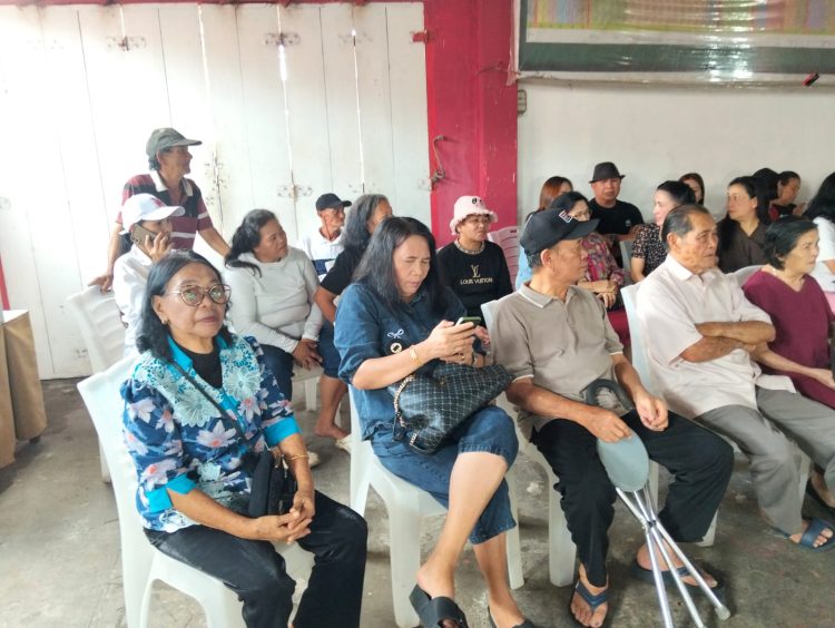 Antusias Warga Desa Wolaang Tinggi, Lansia dan Disabilitas Datang Sejak Pagi Gunakan Hak Pilih dalam Pemilihan Hukum Tua