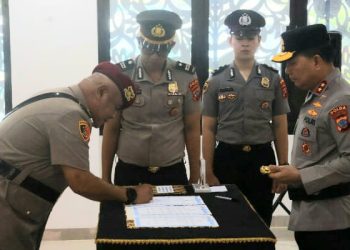 Kapolda Sulut Pimpin Sertijab Dirresnarkoba dan Kabid TIK