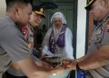 Kapolda Sulut Melayat ke Rumah Duka dan Besuk Korban Kecelakaan Drag Race di Kotamobagu
