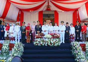 Kapolda Bersama PJU dan Bhayangkari Hadiri Peringatan Detik-Detik Proklamasi Tahun 2026 di Kantor Gubernur Sulut