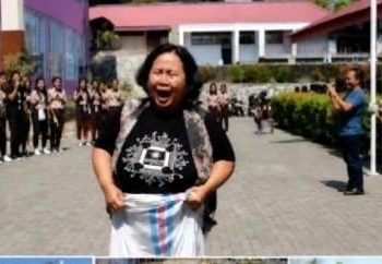 Aksi Kepala SMKN 6 Manado Berlari dalam Karung, Guru dan Siswa Bersorak Meriah