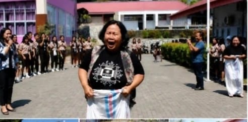 Aksi Kepala SMKN 6 Manado Berlari dalam Karung, Guru dan Siswa Bersorak Meriah