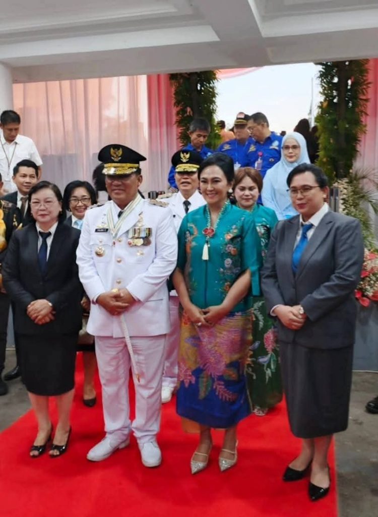 Pembimas Katolik Sulut Hadiri Upacara Penurunan Bendera HUT ke-81 RI di Kantor Gubernur